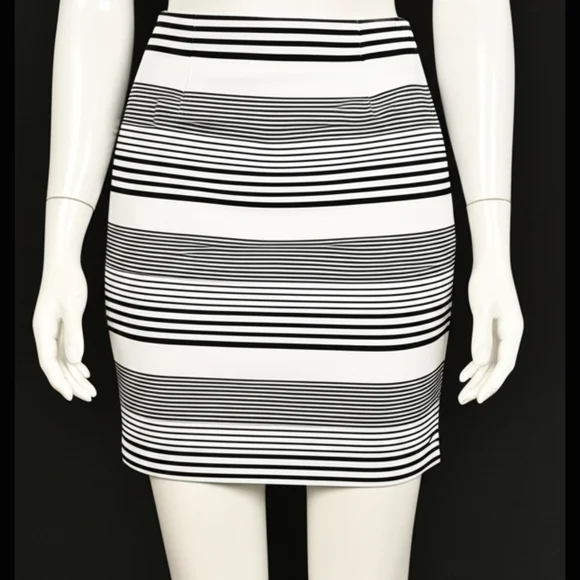 Chico's Black and White Striped Skirt, 1.5, NWOT ✔️ - Picture 3 of 10